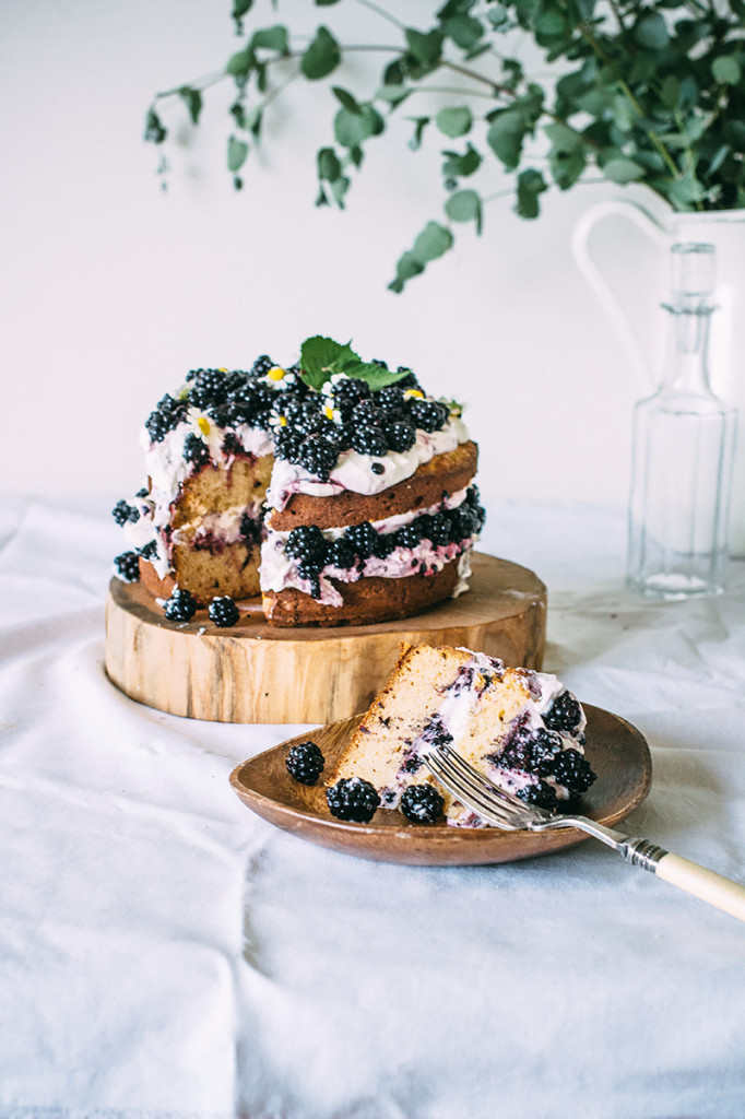 hazelnut-blackberry-cake-with-mascarpone-cream3